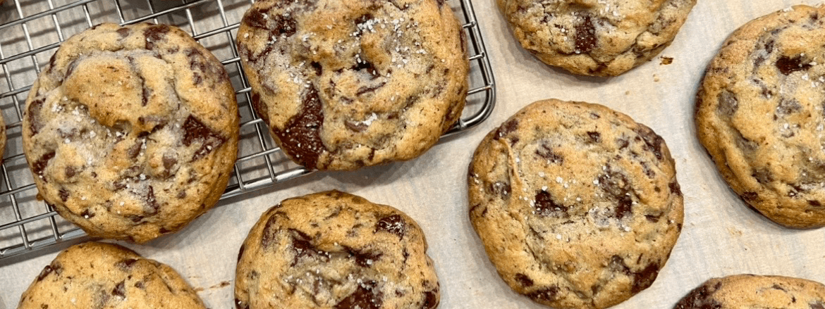 The Messy Apron Bakery banner