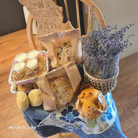 Lavender cottage bakery logo